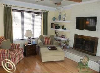 3rd image of 9598 Chaumont Dr