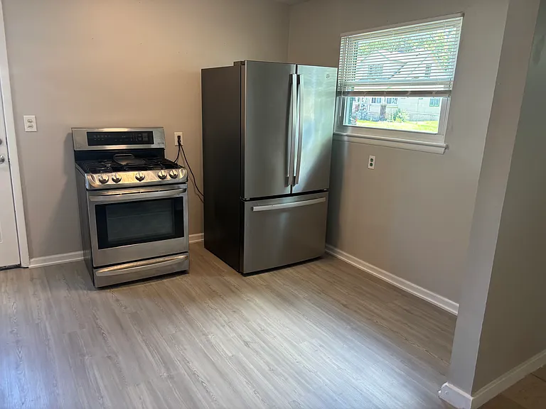 1354 Buckingham Ave — Photo 4