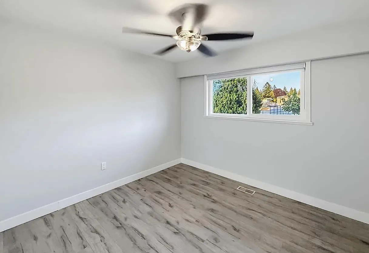 3 bed, 1054 sqft, $2,600 — Photo 3