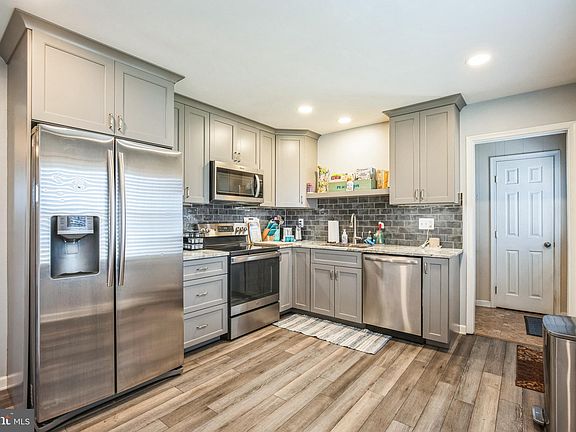 3rd image of 24415 Lakeland Dr