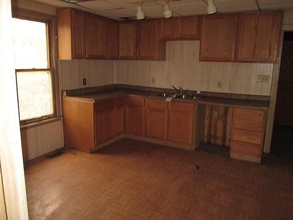 5th image of 613 S 18th St