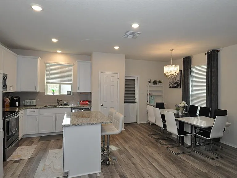 1717 T H Johnson Dr — Photo 16