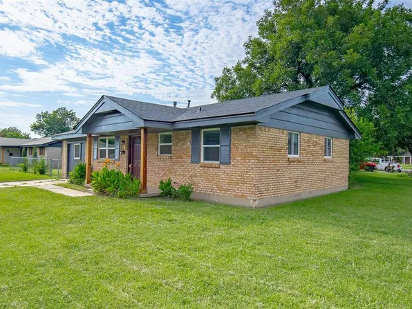 901 SW 3rd St, Moore, OK 73160