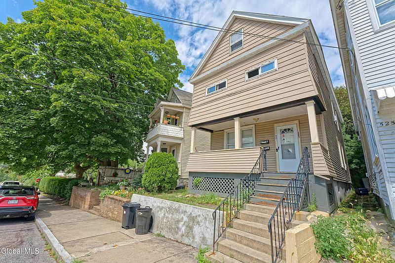 2nd image of 521 Manhattan Street