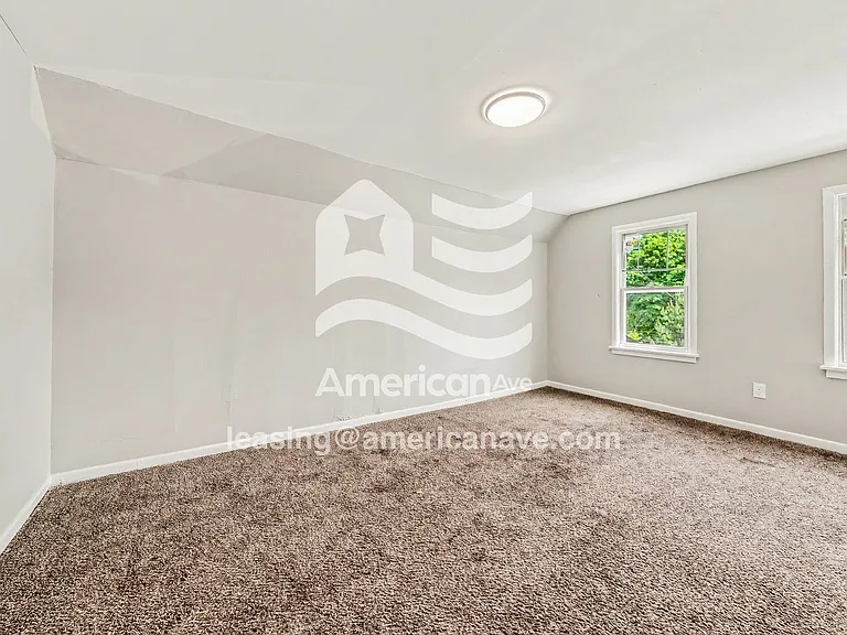 1431942_013_bedroom_13.jpg