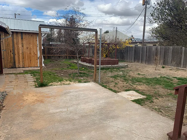 209 N Blue St — Photo 15