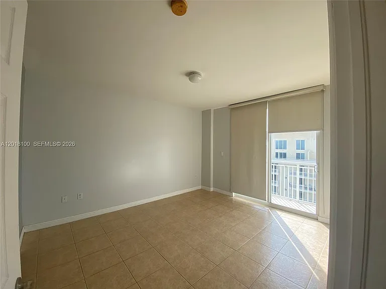 2425 SW 27th Ave #1008 — Photo 2