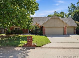 8609 S Fawnwood Ct, Broken Arrow, OK 74011