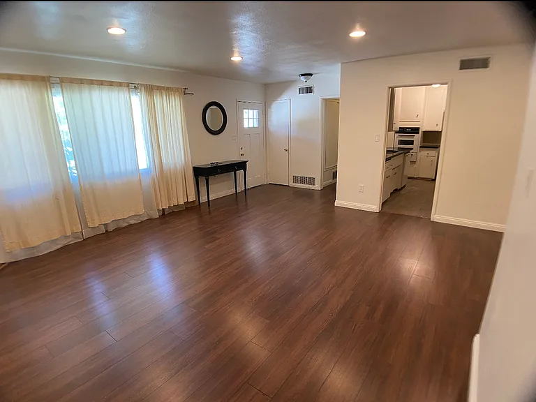 3655 Mount Vernon Ave — Photo 5