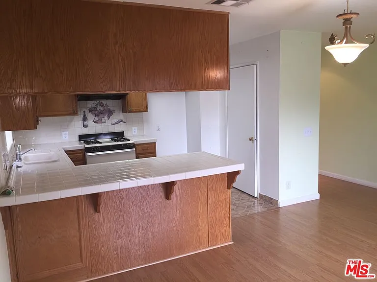 5822 Harold Way — Photo 6