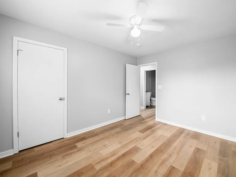 4039 Lincoln Ave — Photo 2