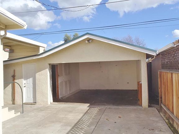 3rd image of 1028 Roosevelt Ave