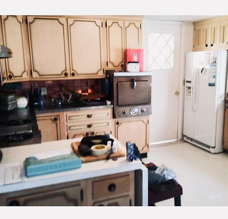 1st image of 874 Porter St