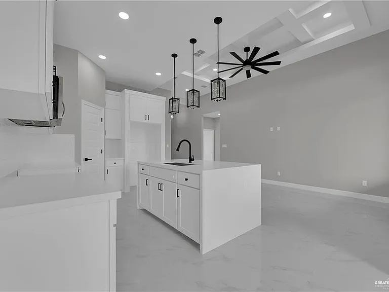 1305 W Oscar St — Photo 3