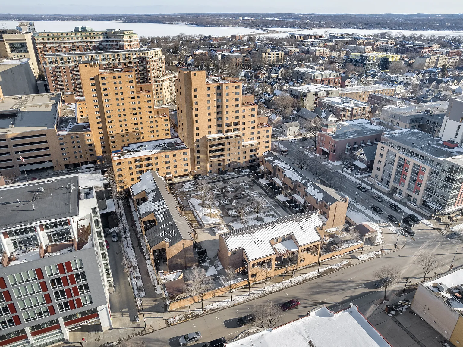 Capitol Centre Court Apartments — Photo 4