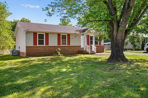 686 Debbie Dr Photo 1