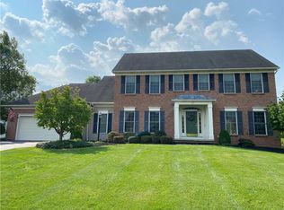 27 Crest Wood Cir, Pittsford, NY 14534