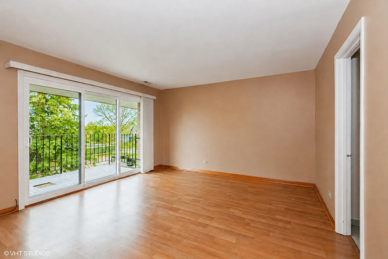3 bed, 1290 sqft, $2,350 — Photo 3