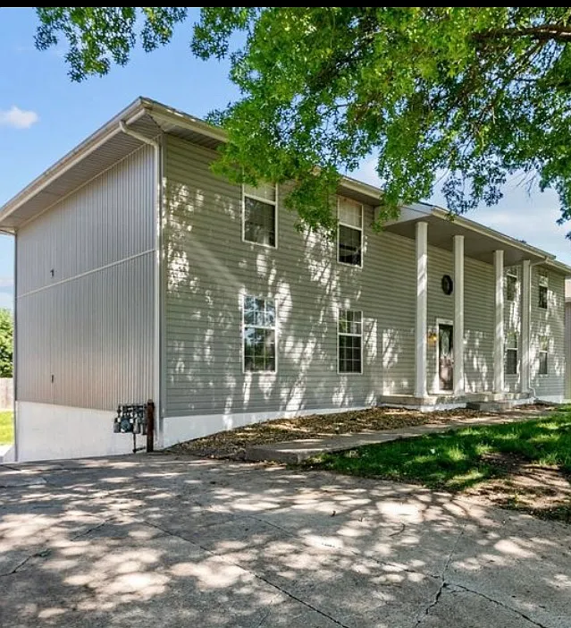 2 bed, 900 sqft, $1,200 — Photo 3