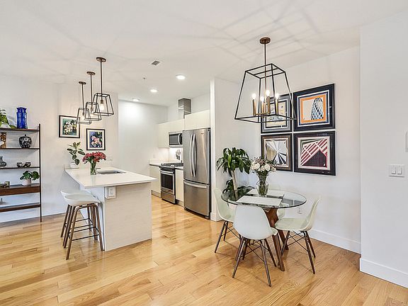 5th image of 218 W Kingsley St Unit 504