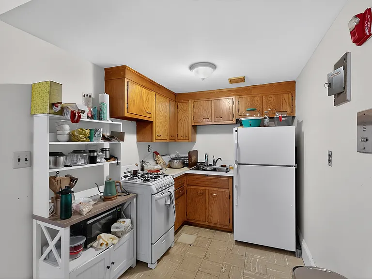 1069 Beacon St #2 — Photo 3