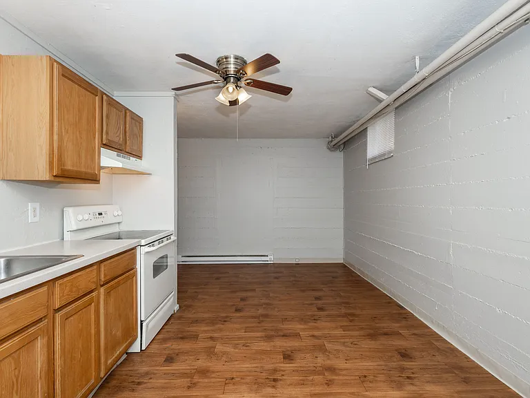 Skylark Apartments — Photo 45