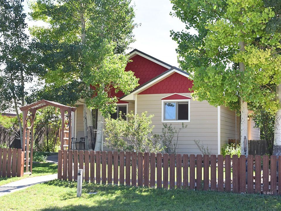 1st image of 409 S 2nd St