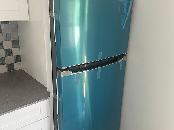 4th image of 72 Portland Pl #1