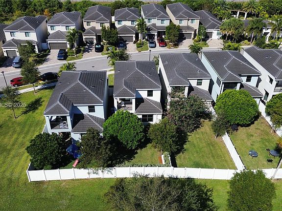 3rd image of 228 NW 36th Ave