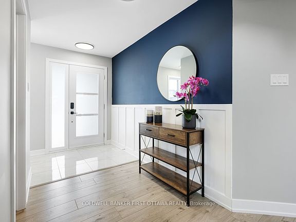 5th image of 277 Moisson St