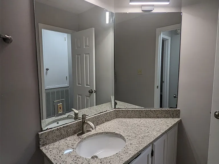 191 S Burbank Dr — Photo 9