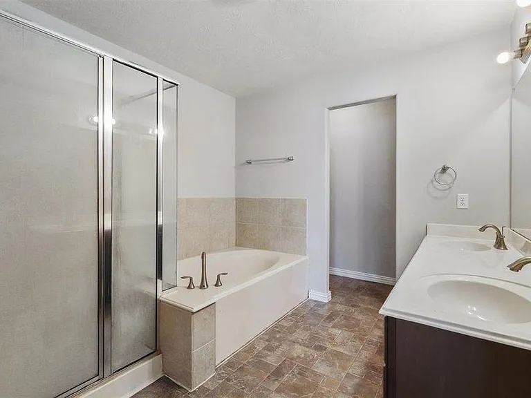 11515 Champions Green Dr — Photo 13