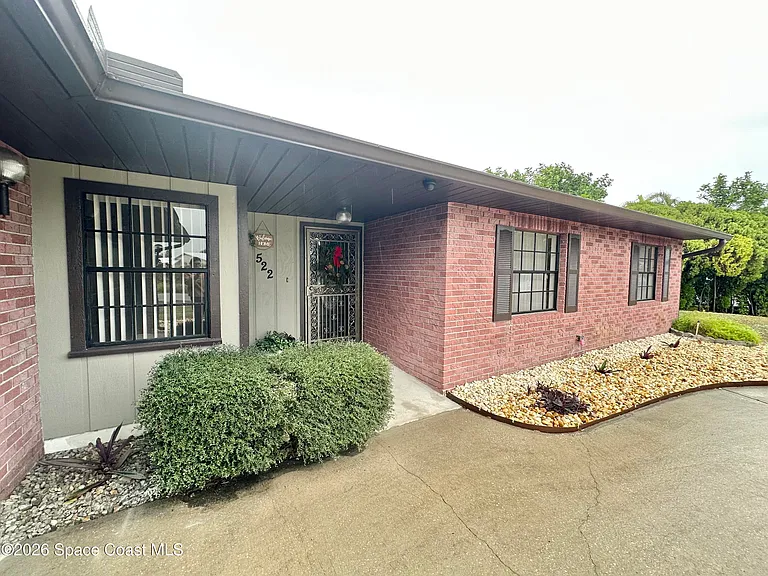 522 Karney Ave NE — Photo 2