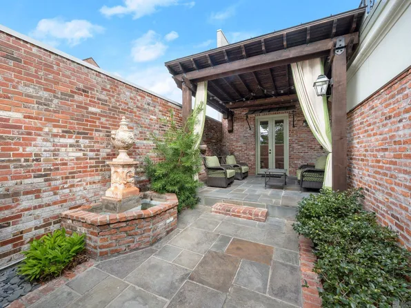 2518 Bocage Lake Dr, Baton Rouge, LA 70809