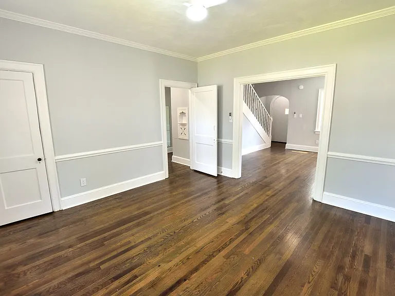 945 Sycamore St — Photo 5