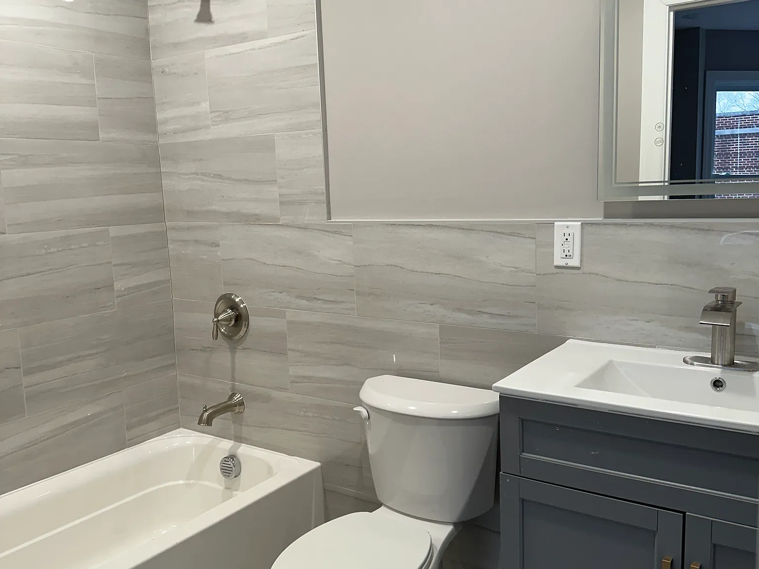 3 bed, 950 sqft, $2,750 — Photo 2