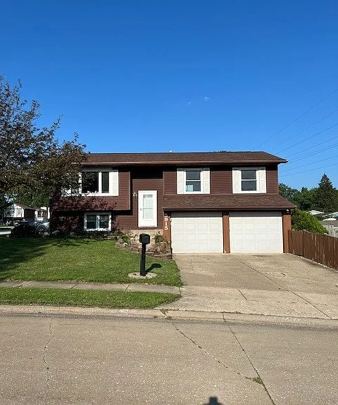 5915 N Linwood Ave — Photo 1