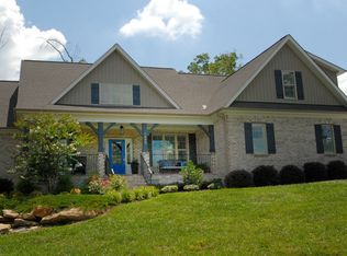 7800 Green Pond Dr, Stokesdale, NC 27357