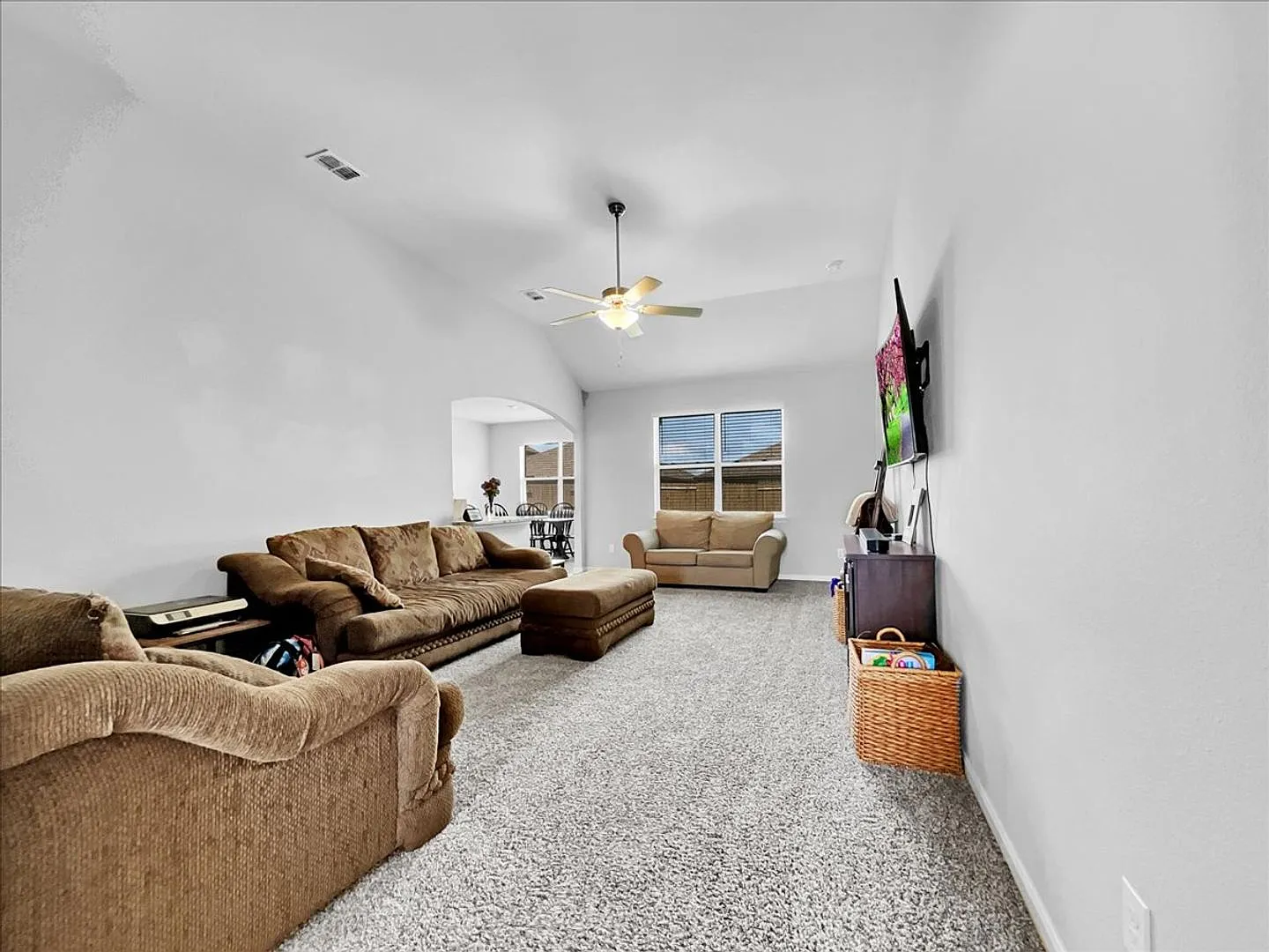 Move in ready! 3-bed 2-bath 1600+ sqft home located in Anna's desirable Shadowbend subdivision — Photo 2