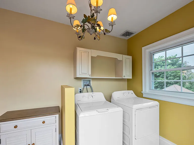 Washer/Dryer in Unit