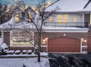 4392 Gateway Cir, West Bloomfield, MI 48322