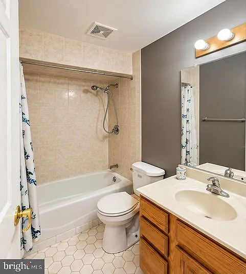1 bed, 1.0 bath, 2252 sqft, $1,200 — Photo 3