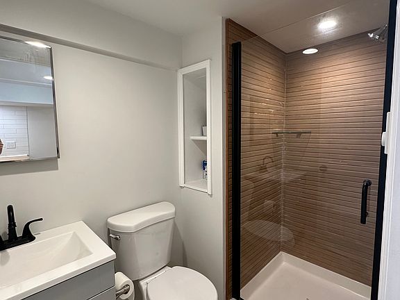 5th image of 375 Tuckers Ln #B