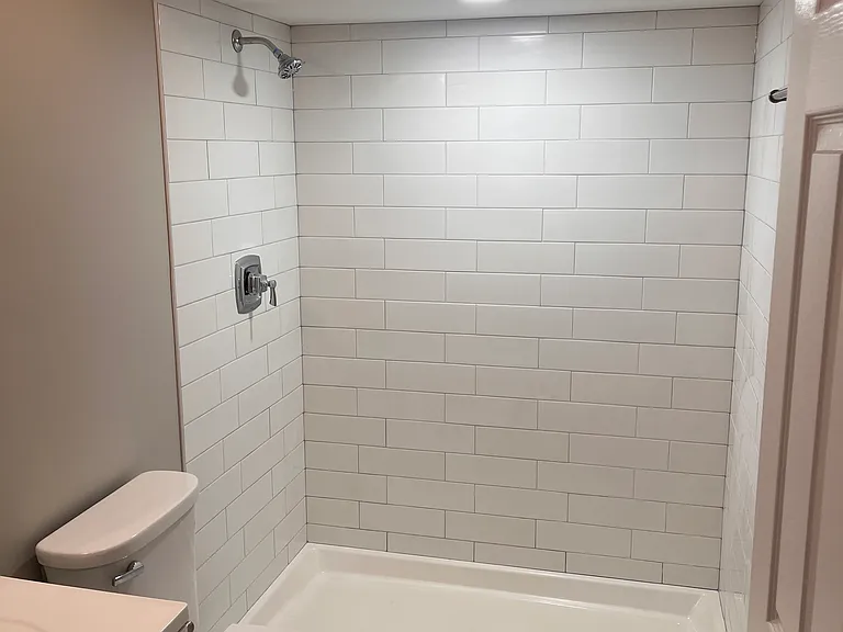 1204 Locust Dr — Photo 2