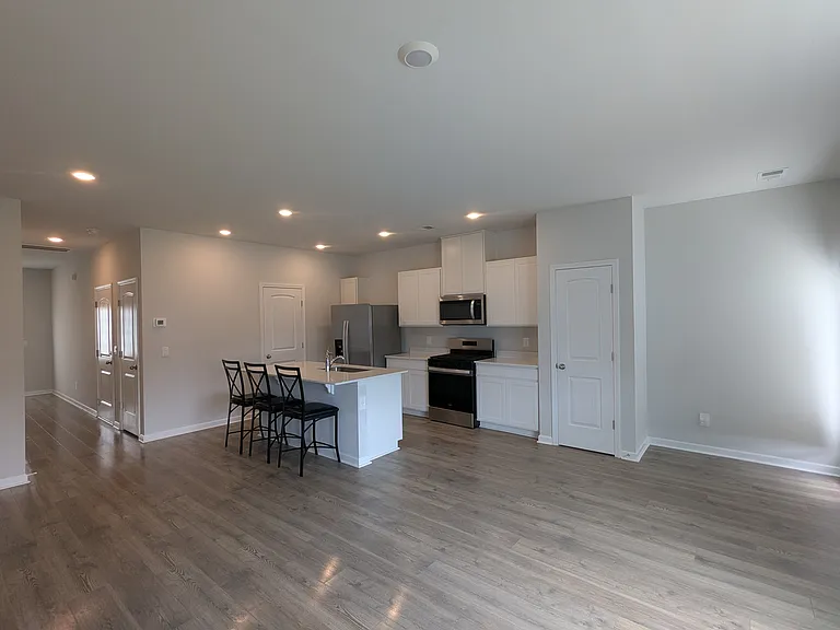 645 Longtail Ln — Photo 4