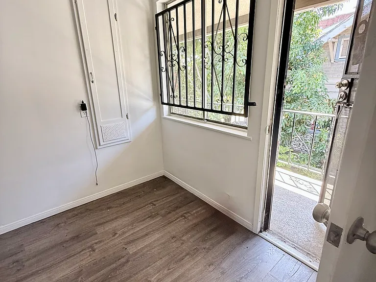 128 N Avenue 56 #4 — Photo 4