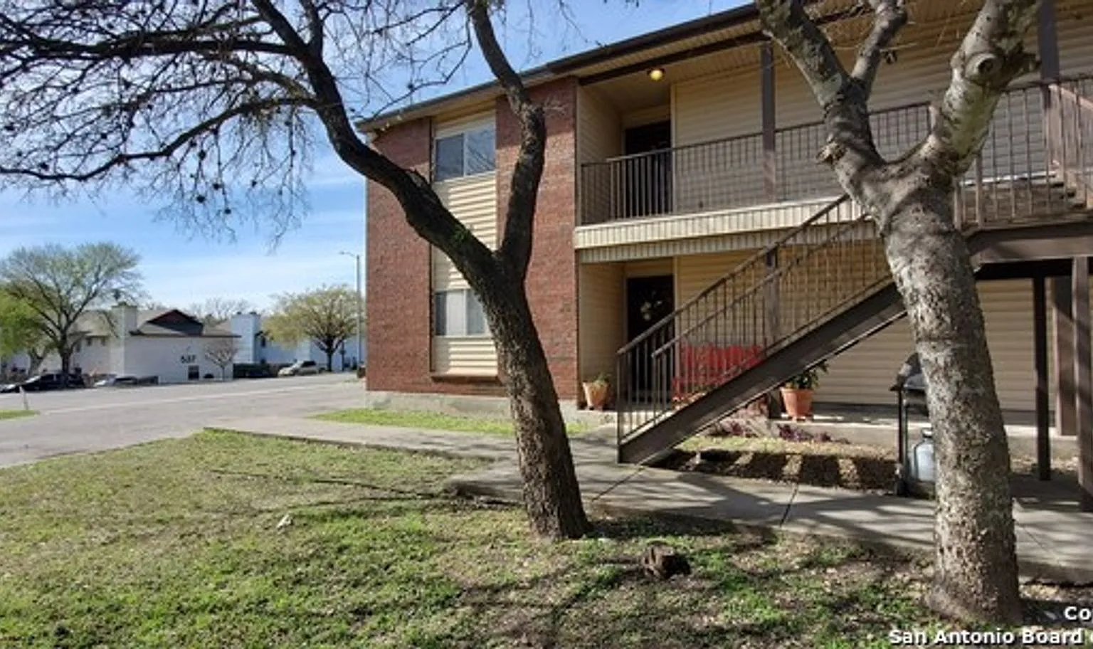 2-Bed Apartment in the Heart of Universal City — Photo 4