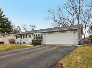 1903 Hazelwood Dr, Lindenhurst, IL