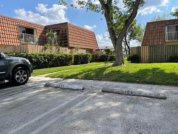 5th image of 543 Green Springs Place