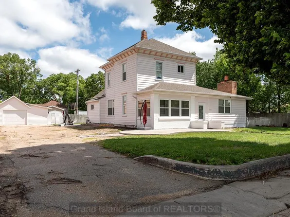 110 E 11th St, Wood River, NE 68883